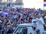 Papa Lav XIV. susreo se s hrvatskim hodočasnicima na Trgu sv. Petra